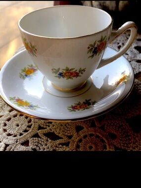 Gladstone teacup and saucer fine bone china